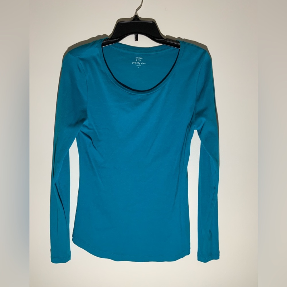 Women’s long-sleeve t-shirt